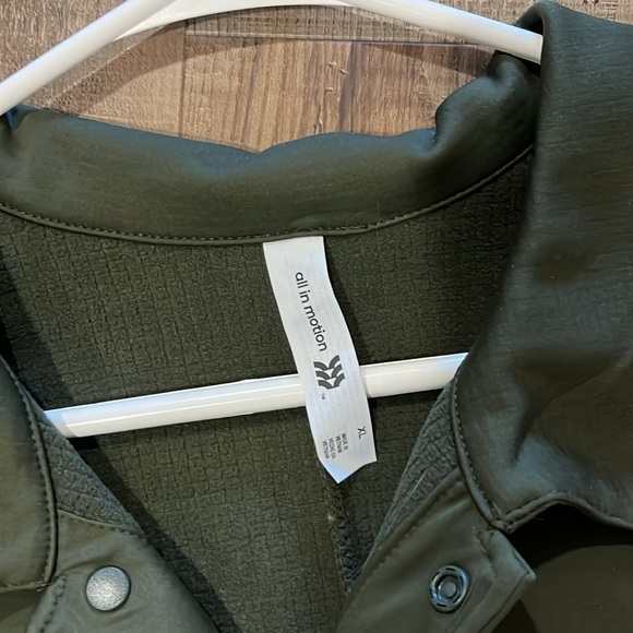 active snap down shirt XL - Picture 3 of 4